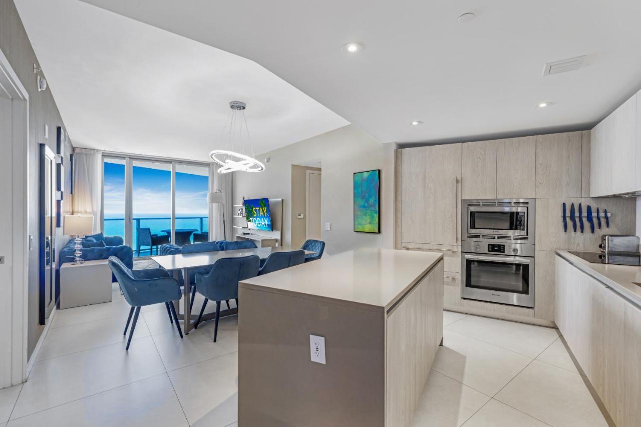The Ultimate Resort - Beachfront 2 Bedroom Apartment With Direct Ocean View, Rooftop Pool, Hot Tub And Gym Hollywood Exteriör bild